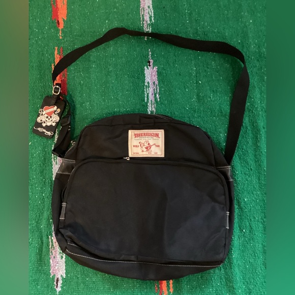 True Religion Black Label Zip Top Duffle Gym Tote Bag Size Large 14 x 17 - Picture 1 of 4
